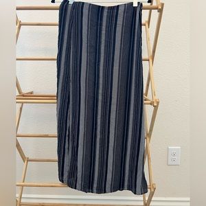 Skirt with high side slit